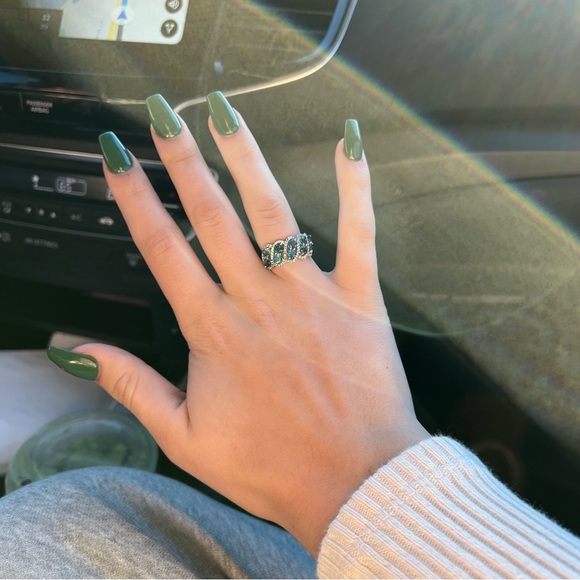 Stunning 3.77 Carat London Blue Topaz Ring with White Topaz Accents - Picture 8 of 17